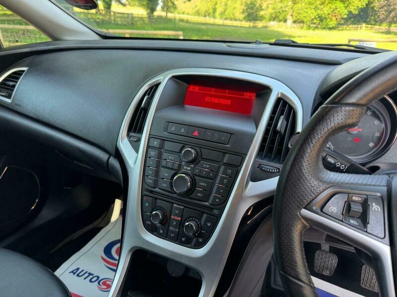 Vauxhall Astra White #32