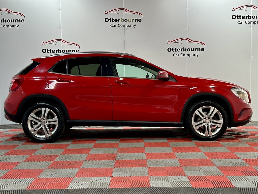 Mercedes-Benz GLA Class Gla220d Sport Red #5