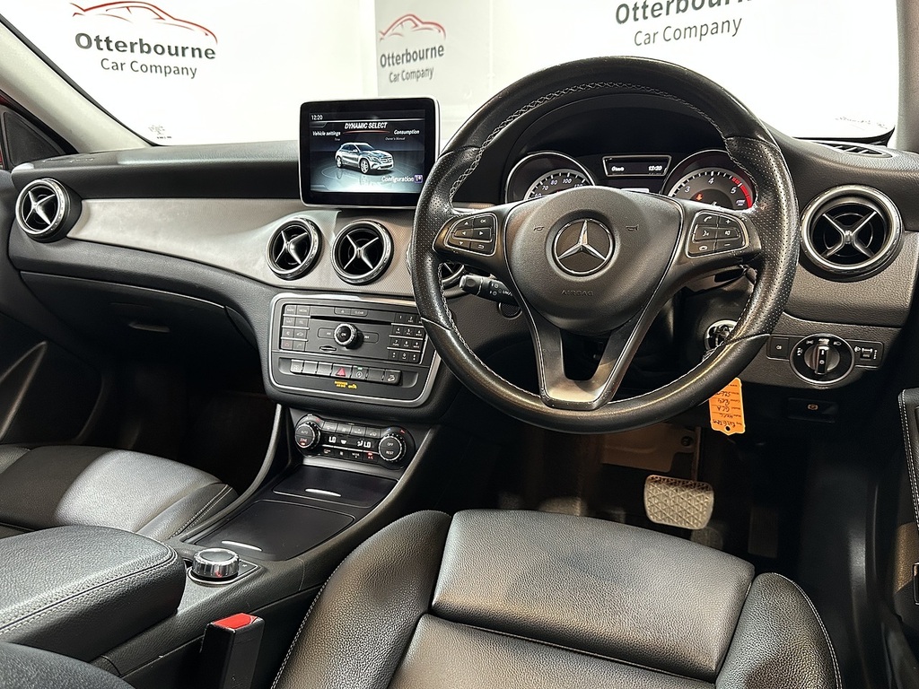 Mercedes-Benz GLA Class Gla220d Sport Red #4