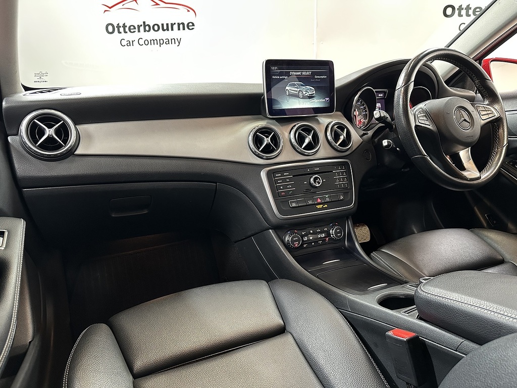 Mercedes-Benz GLA Class Gla220d Sport Red #2