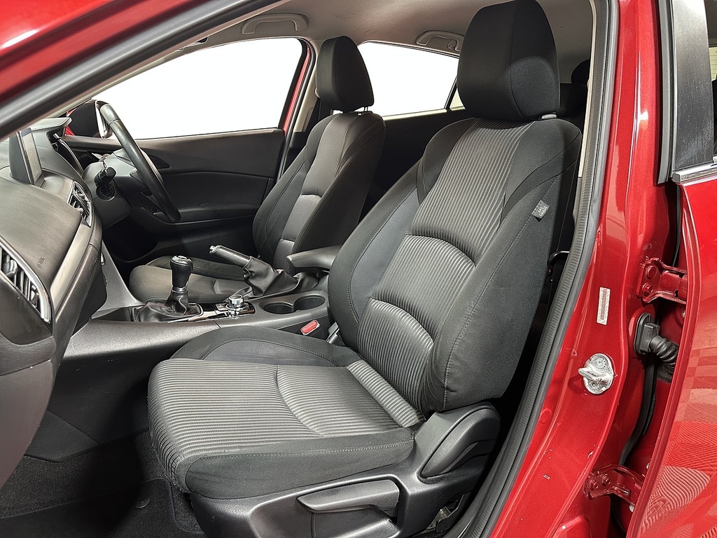 Mazda 3 1.5 Skyactiv-d Sport Nav Fastback Silver #8