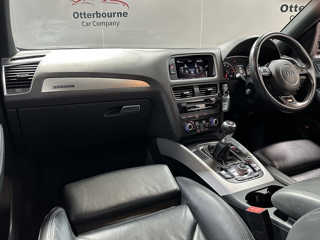 Audi Q5 Tfsi S Line Plus Black #2