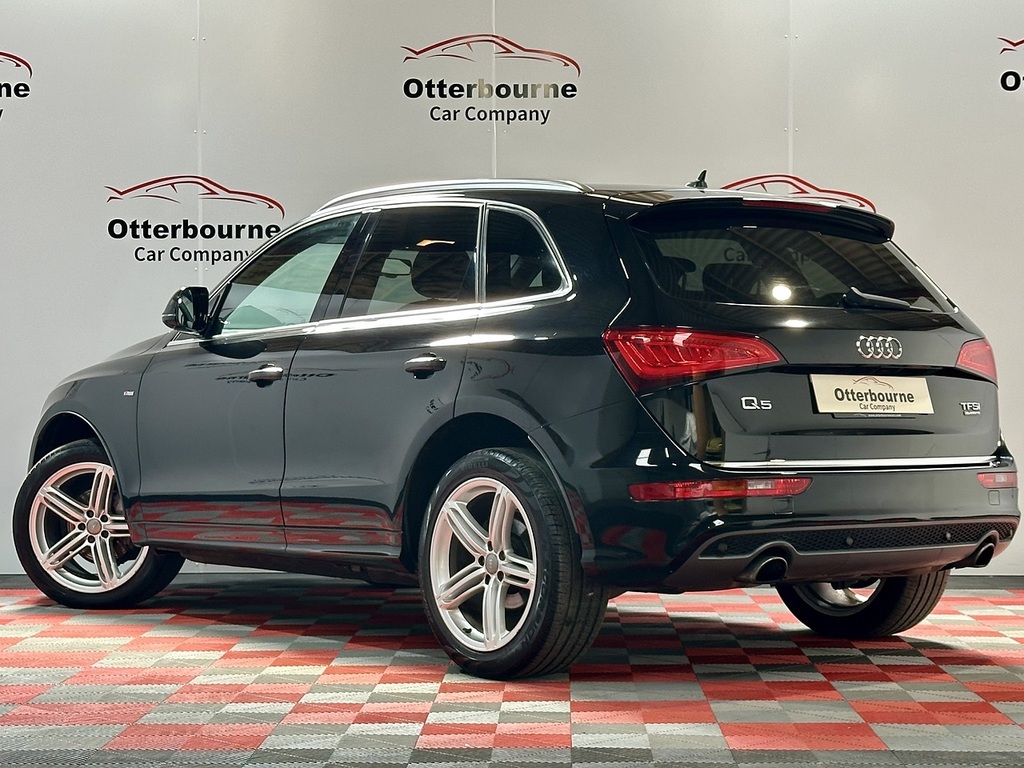 Audi Q5 Tfsi S Line Plus Black #3