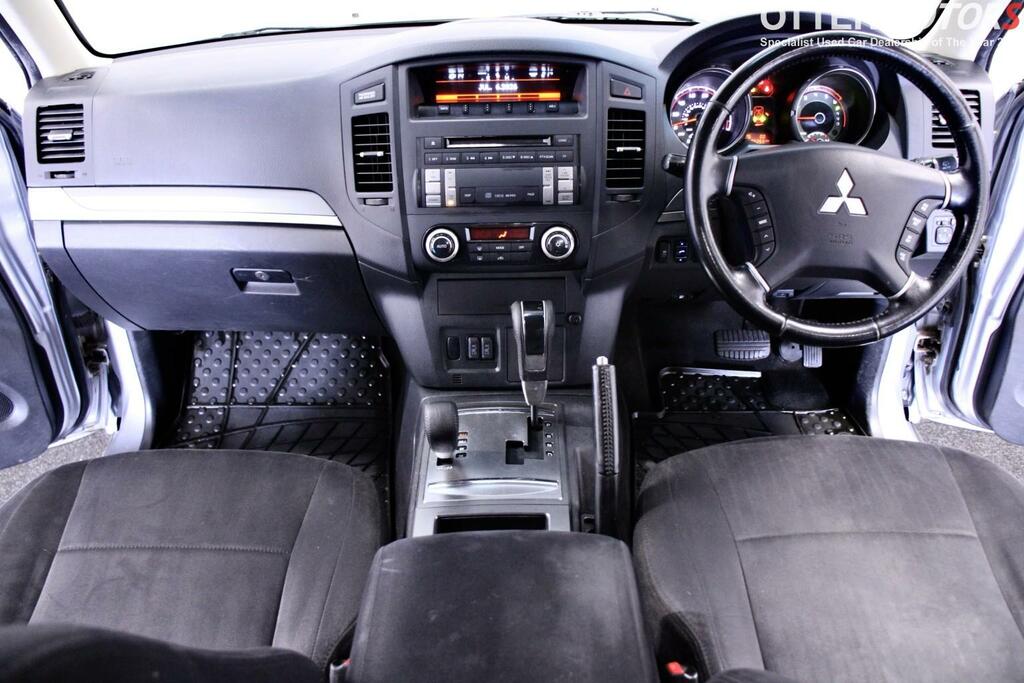 Mitsubishi Shogun Truck 3.2 Di-dc Sg2 SX14HFA Silver #2