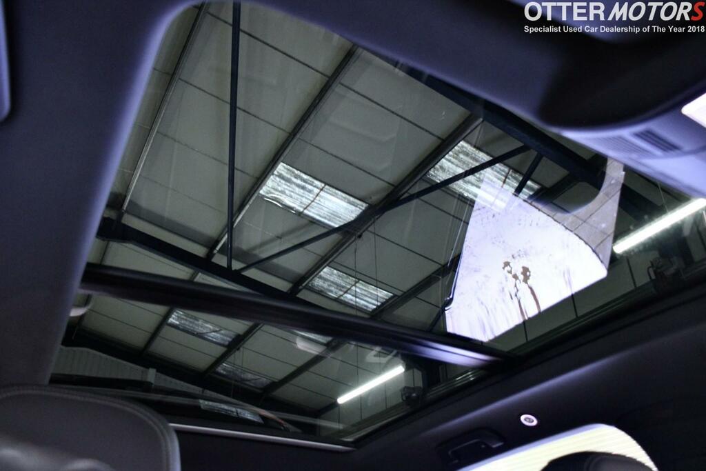Volkswagen Touareg White #45