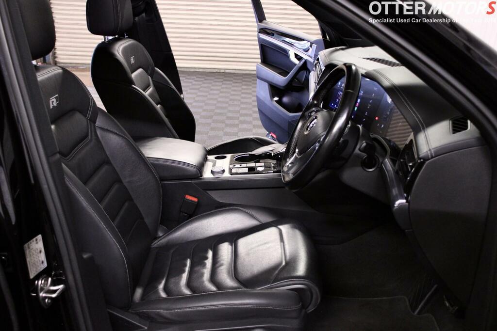 Volkswagen Touareg White #28