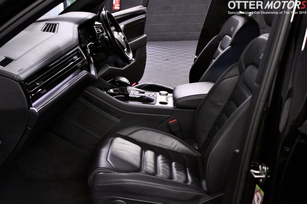 Volkswagen Touareg White #25