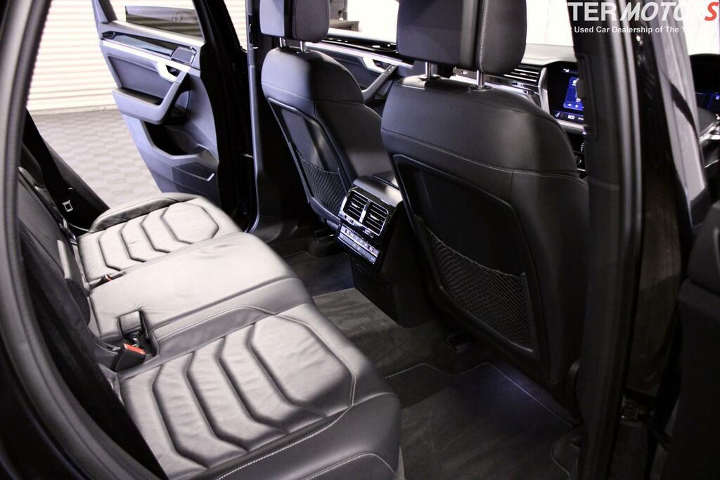 Volkswagen Touareg White #53