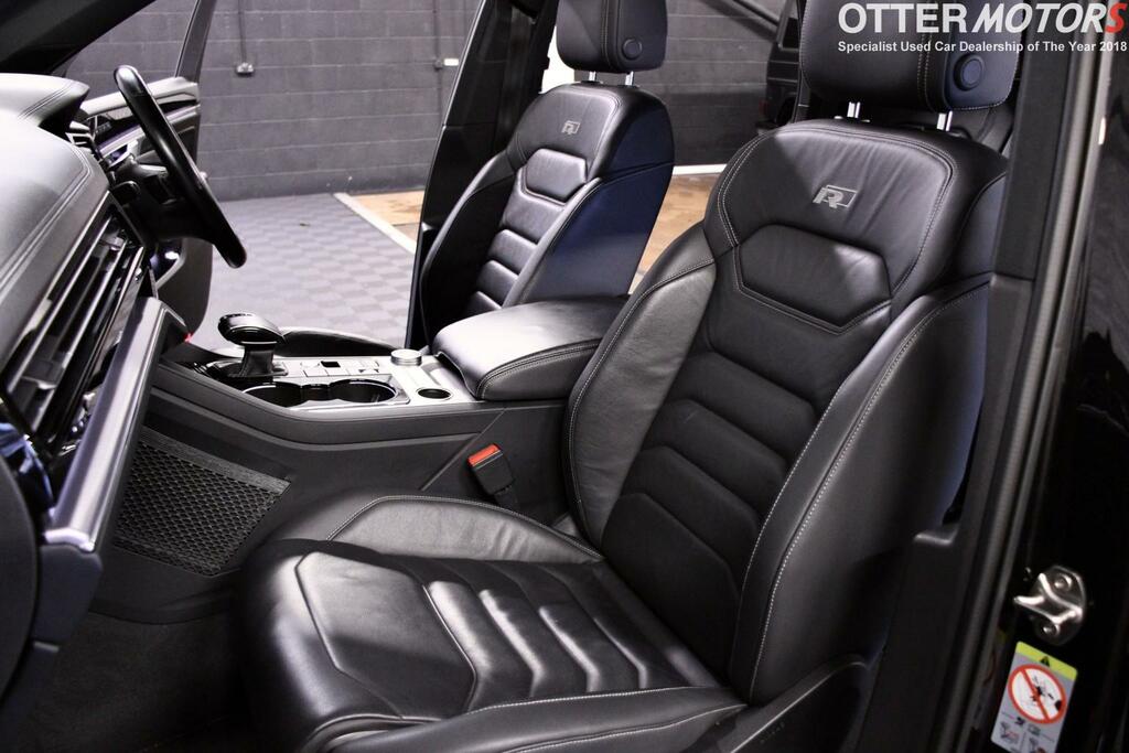 Volkswagen Touareg White #24