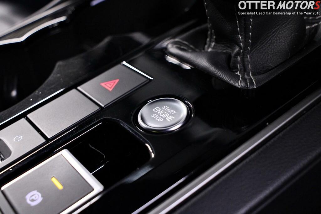 Volkswagen Touareg White #47
