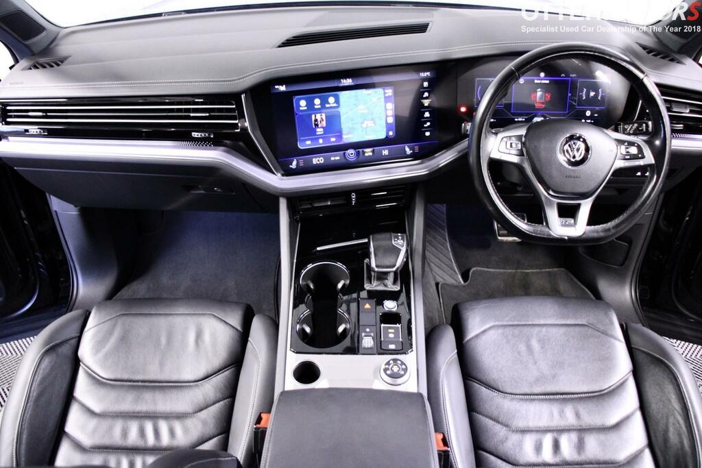Volkswagen Touareg White #26