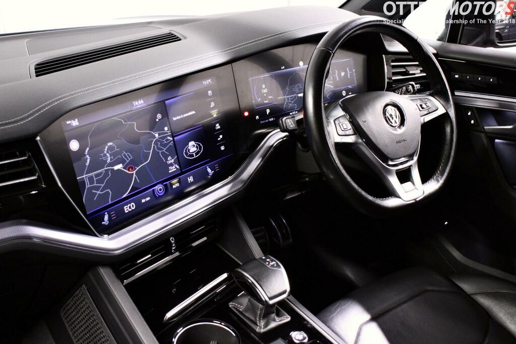 Volkswagen Touareg White #49