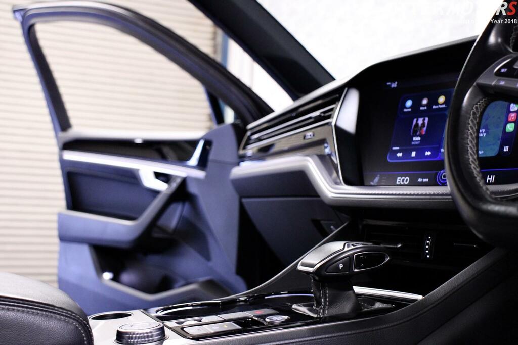 Volkswagen Touareg White #42