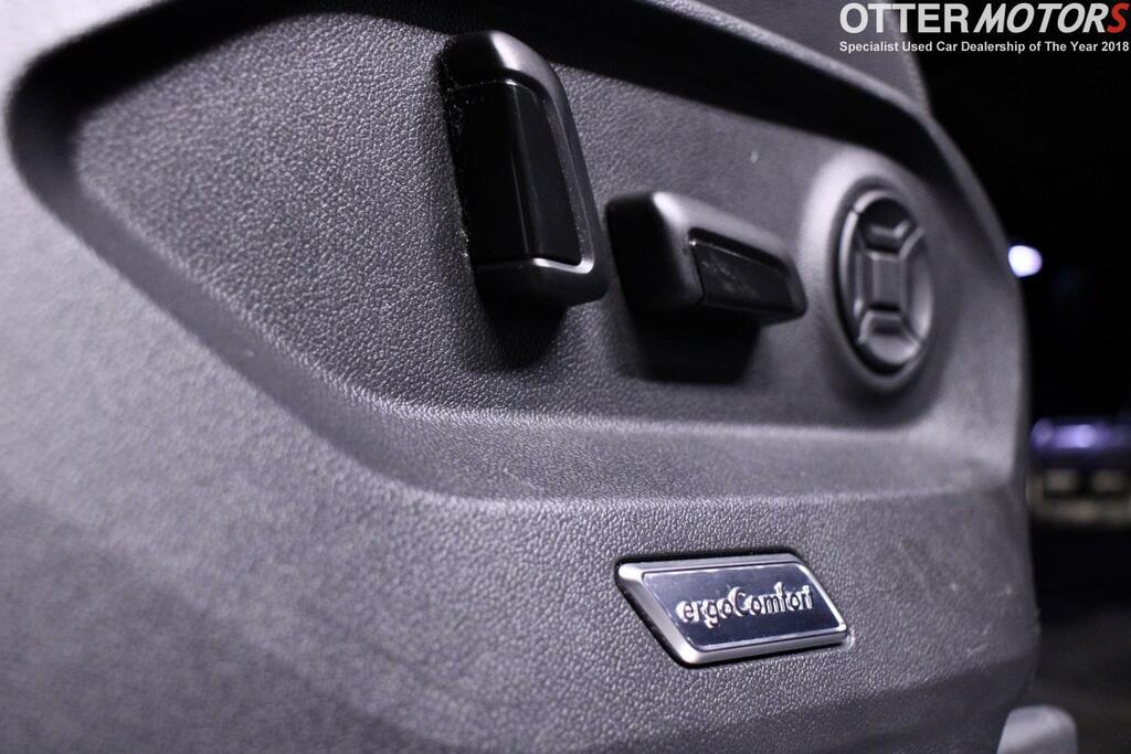 Volkswagen Touareg White #41
