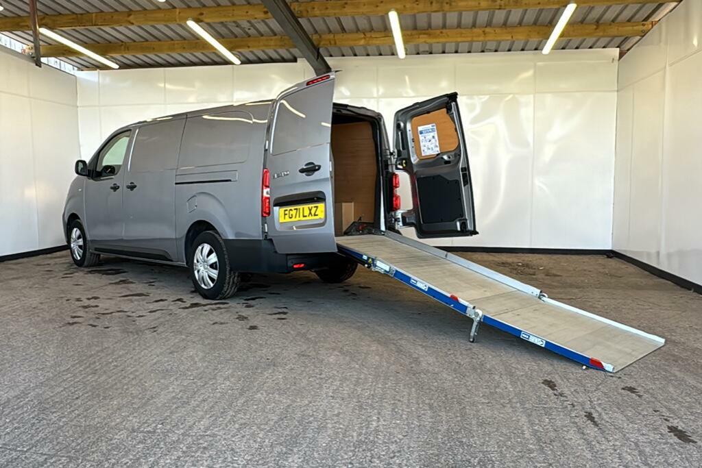 Vauxhall Vivaro 2.0 Turbo D 3100 Dynamic Panel Van 6Dr Grey #2