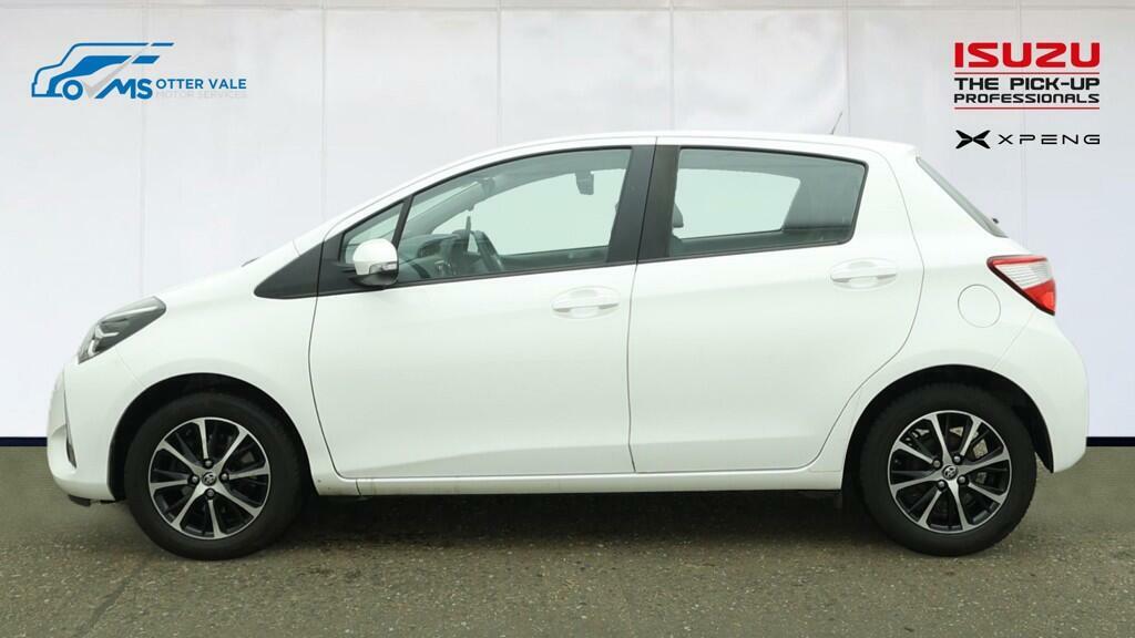 Toyota Yaris 1.5 Vvt-i Icon Tech Hatchback Eu GC19DXH White #5
