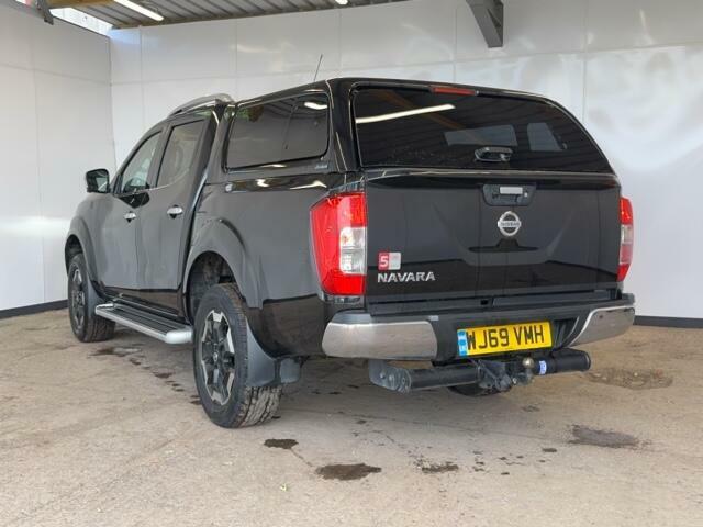 Nissan Navara 2.3 Dci Tekna Pickup Double Cab 4W Black #2
