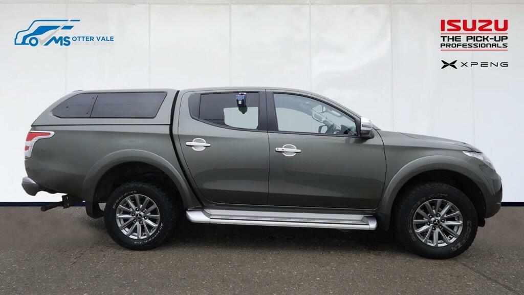 Mitsubishi L200 2.4 Di-d Dc Barbarian Pickup Double Cab Green #6