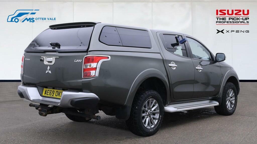 Mitsubishi L200 2.4 Di-d Dc Barbarian Pickup Double Cab Green #4