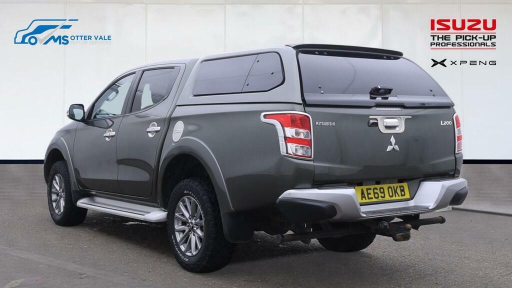 Mitsubishi L200 2.4 Di-d Dc Barbarian Pickup Double Cab Green #3
