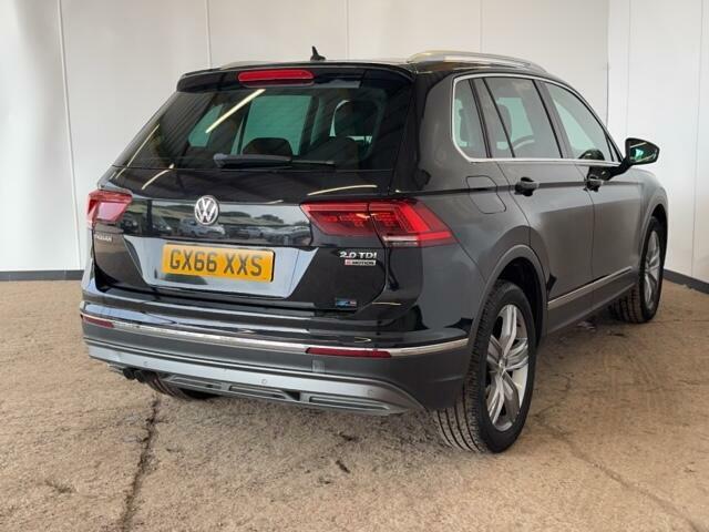 Volkswagen Tiguan 2.0 Tdi Bluemotion Tech Sel Suv Black #4