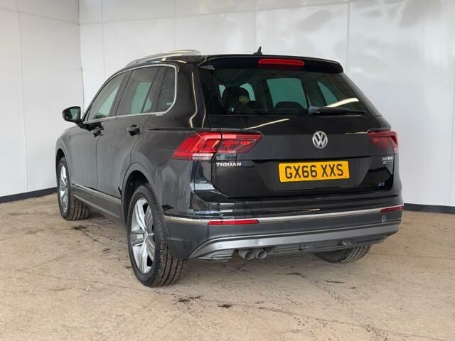 Volkswagen Tiguan 2.0 Tdi Bluemotion Tech Sel Suv Black #2