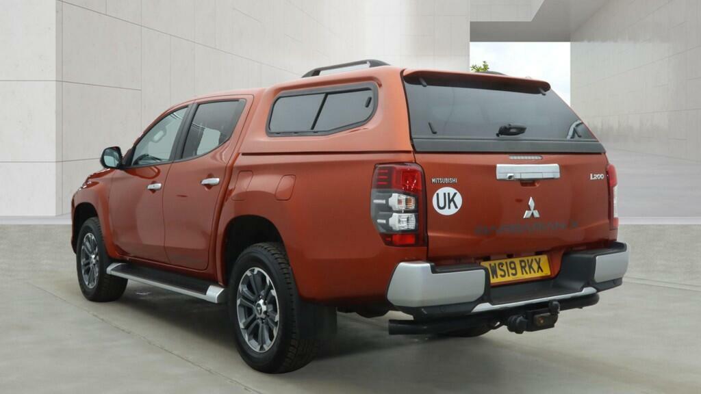Mitsubishi L200 2.2 Di-d Dc Barbarian X Pickup Double Cab Dies Orange #3