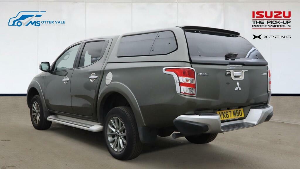 Mitsubishi L200 2.4 Di-d Dc Barbarian Pickup Double Cab Green #3