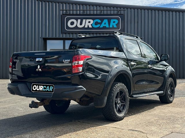 Mitsubishi L200 2017 2.4 Di-d Dc Barbarian Svp Pickup Double Cab 4 SY67ODF Black #3