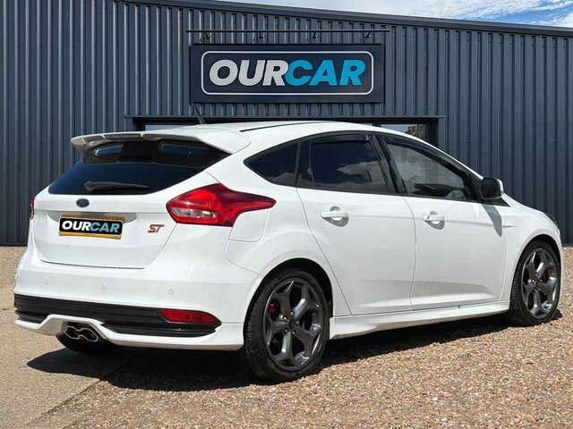 Ford Focus 2018 2.0 Tdci St-3 Hatchback Powershift AK67YGM White #3