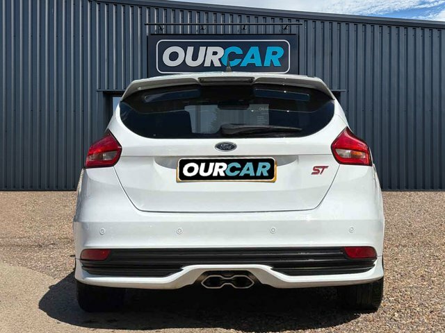 Ford Focus 2018 2.0 Tdci St-3 Hatchback Powershift AK67YGM White #4