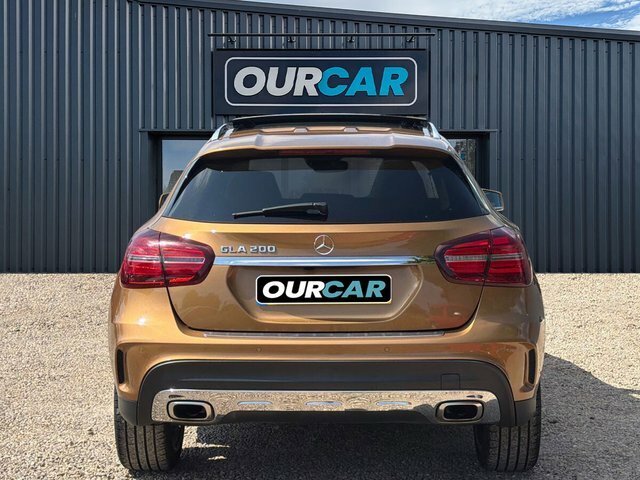 Mercedes-Benz GLA Class 2017 1.6 Gla200 Amg Line Premium Plus Suv Pe Beige #4