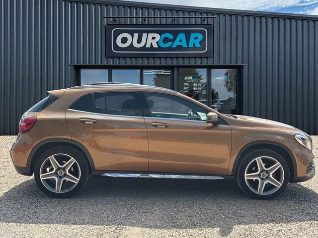Mercedes-Benz GLA Class 2017 1.6 Gla200 Amg Line Premium Plus Suv Pe Beige #2
