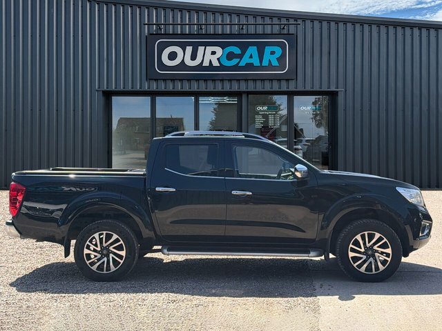 Nissan Navara 2018 2.3 Dci Tekna Pickup Double Cab Au ML68YVY Black #2