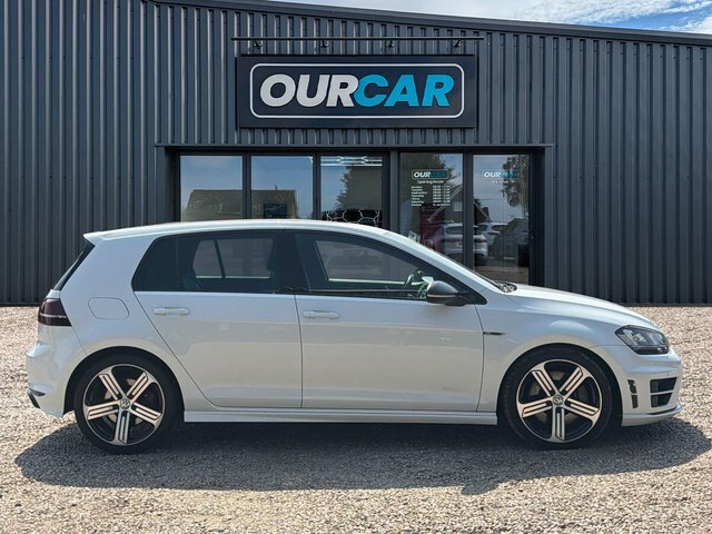Volkswagen Golf 2017 2.0 Tsi Bluemotion Tech R Hatchback Petro YL66UFD White #2