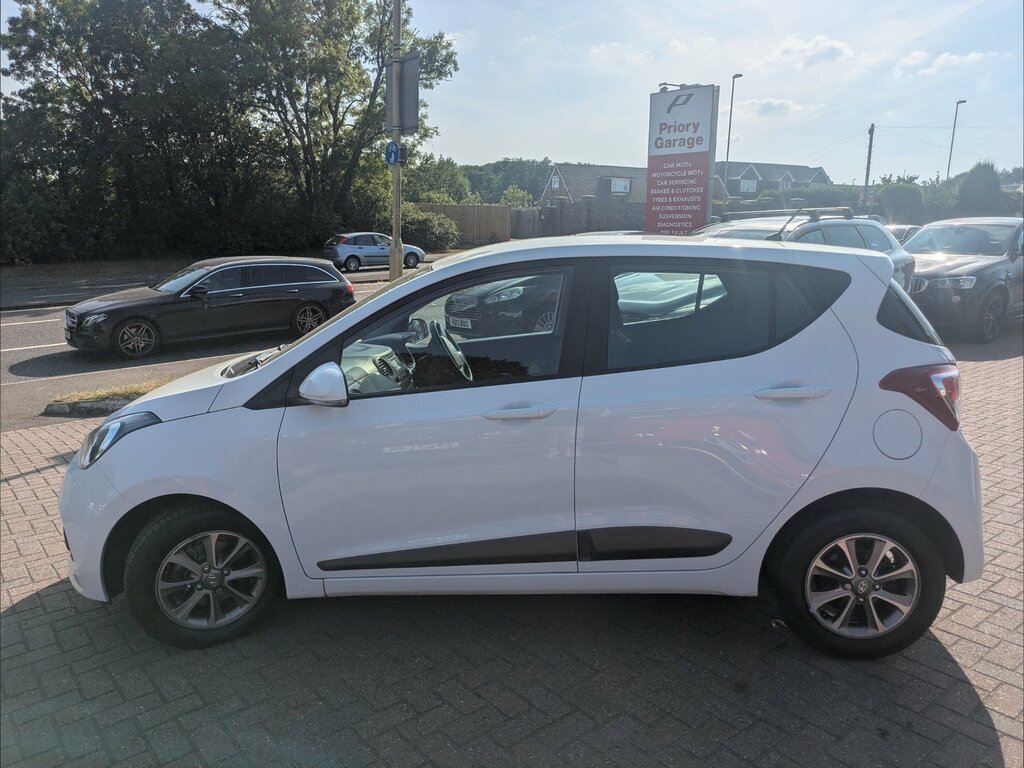Hyundai I10 1.2 Premium Hatchback Euro 5 87 White #4