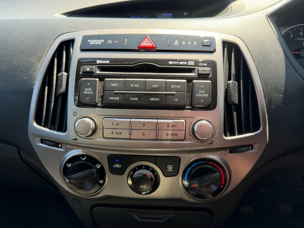 Hyundai I20 Hatchback Silver #19