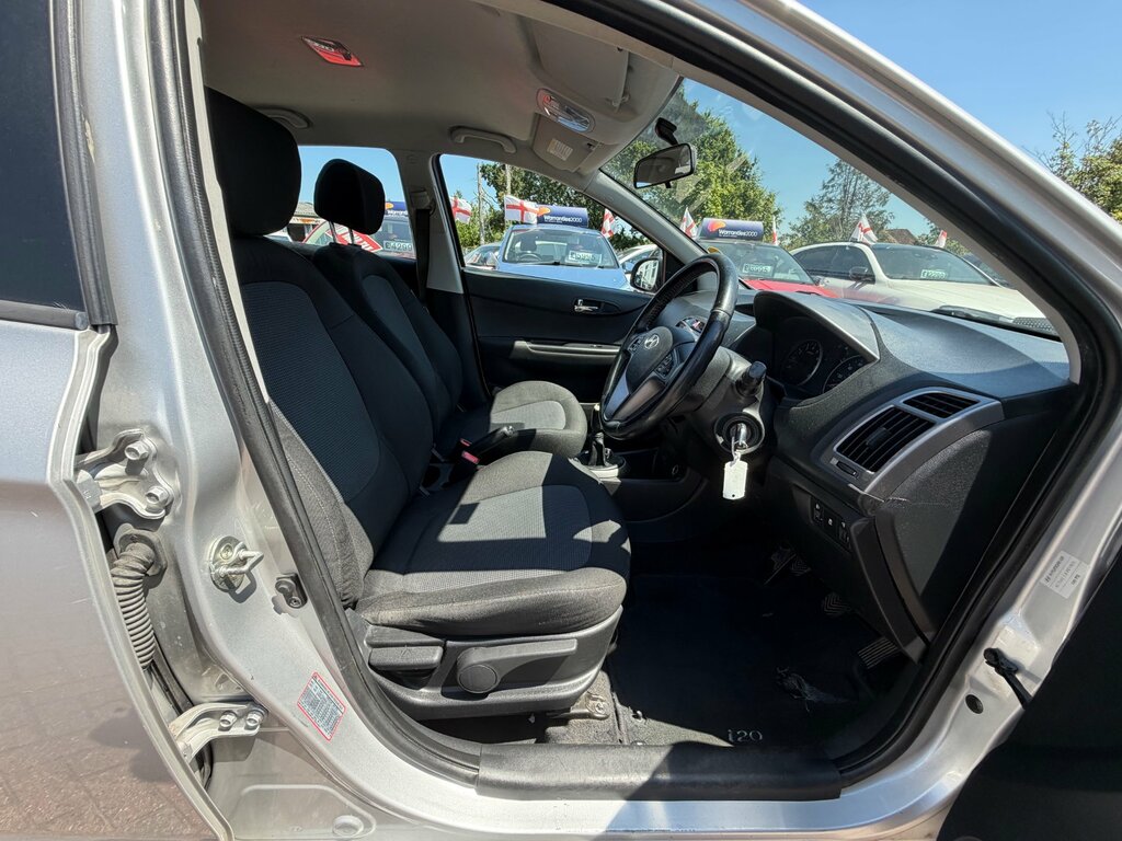 Hyundai I20 Hatchback Silver #11