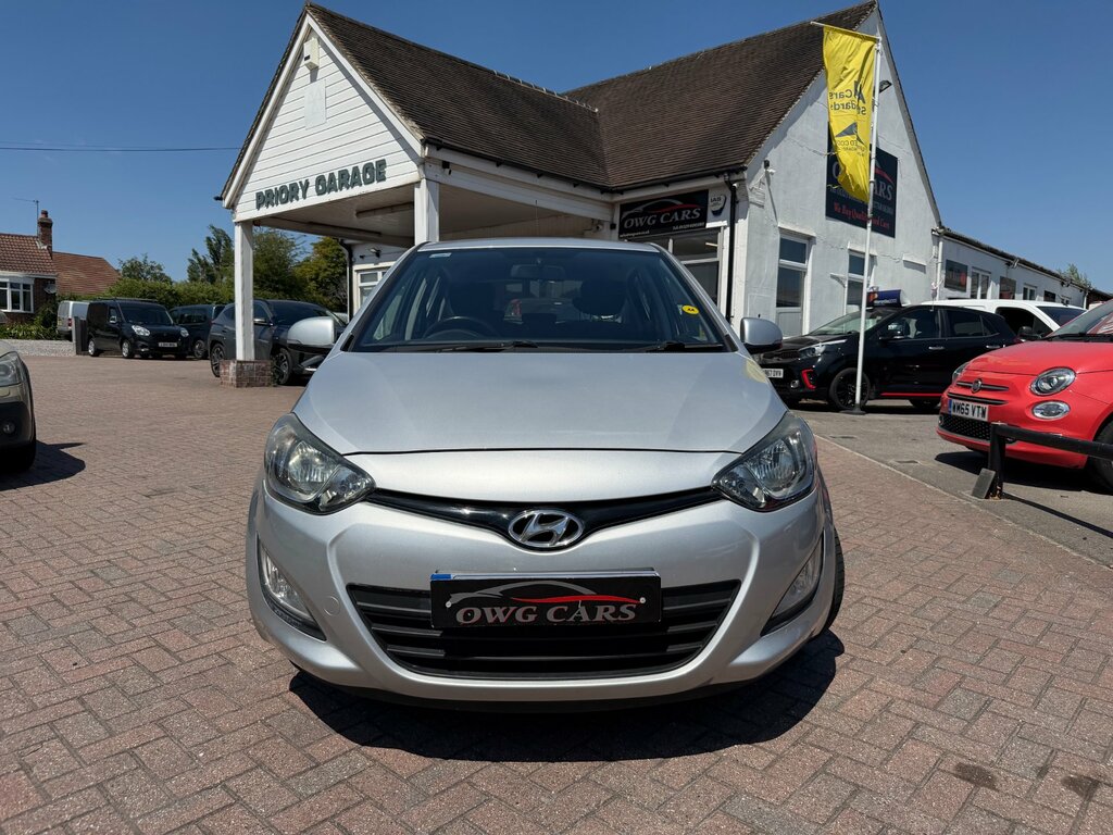 Hyundai I20 1.4 Active Hatchback Euro 5 100 Silver #2