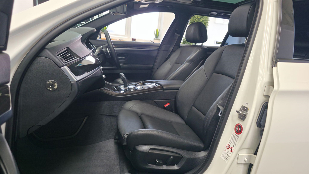 BMW 5 Series 520D Se Blue #7