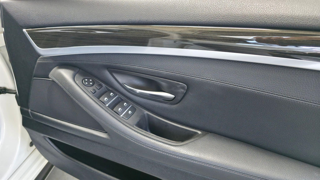 BMW 5 Series 520D Se Blue #8