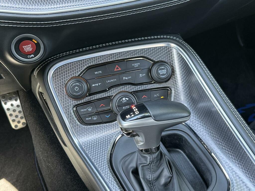 Dodge Challenger Srt Hellcat #32