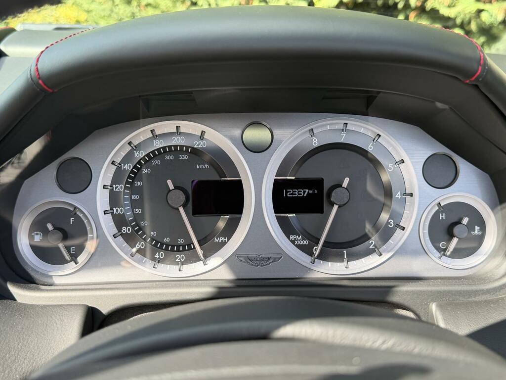 Aston Martin Vantage  Silver #32