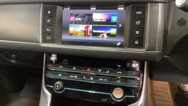 Jaguar XF 2.0 Portfolio Red #11