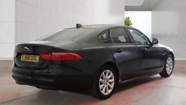 Jaguar XF 2.0D R-sport Euro 6 Ss Black #3