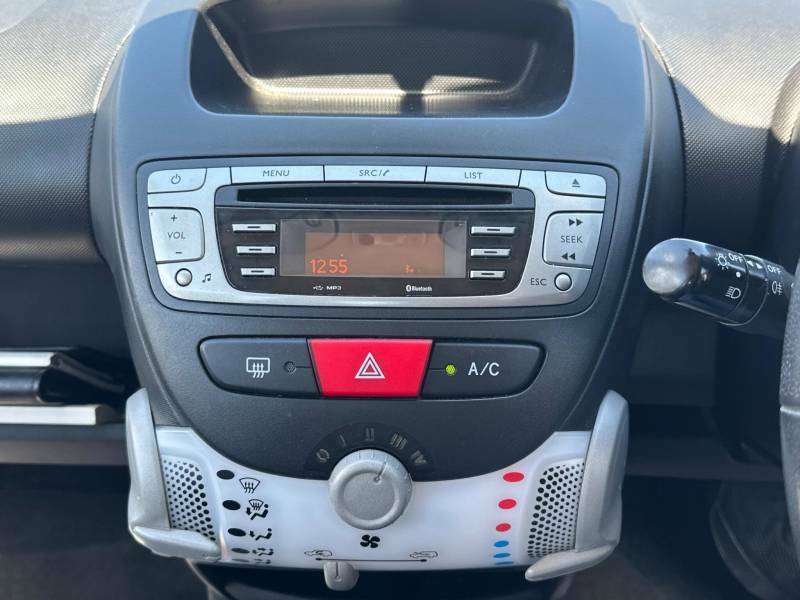 Toyota Aygo Hatchback White #13