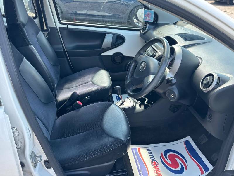 Toyota Aygo Hatchback White #7