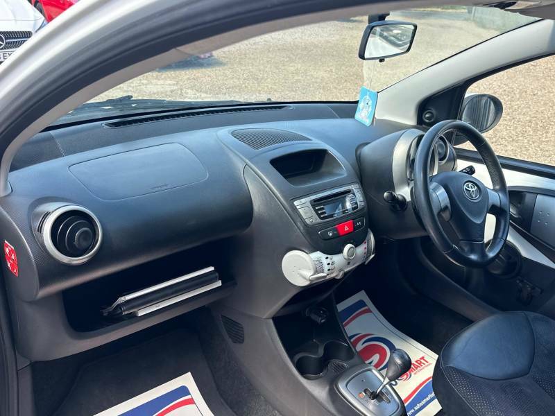 Toyota Aygo Hatchback White #9