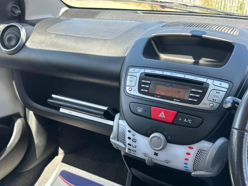 Toyota Aygo Hatchback White #12