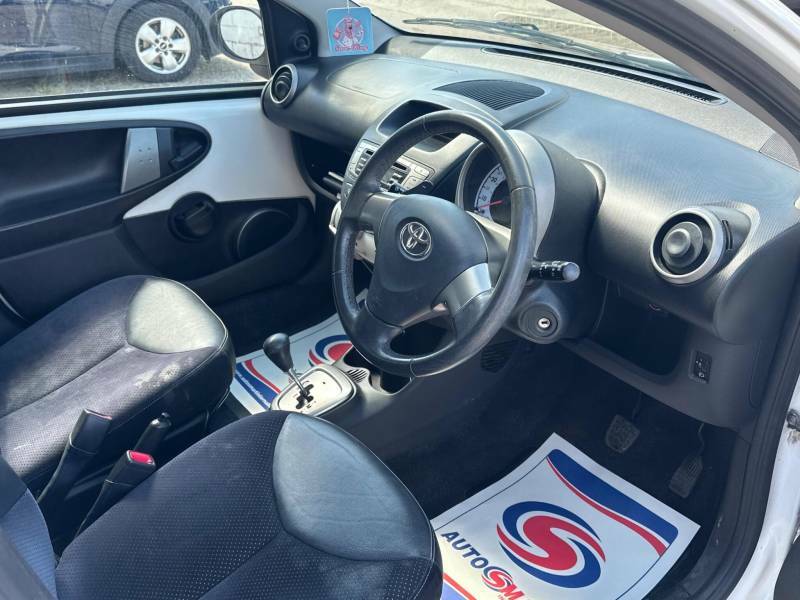 Toyota Aygo Hatchback White #8